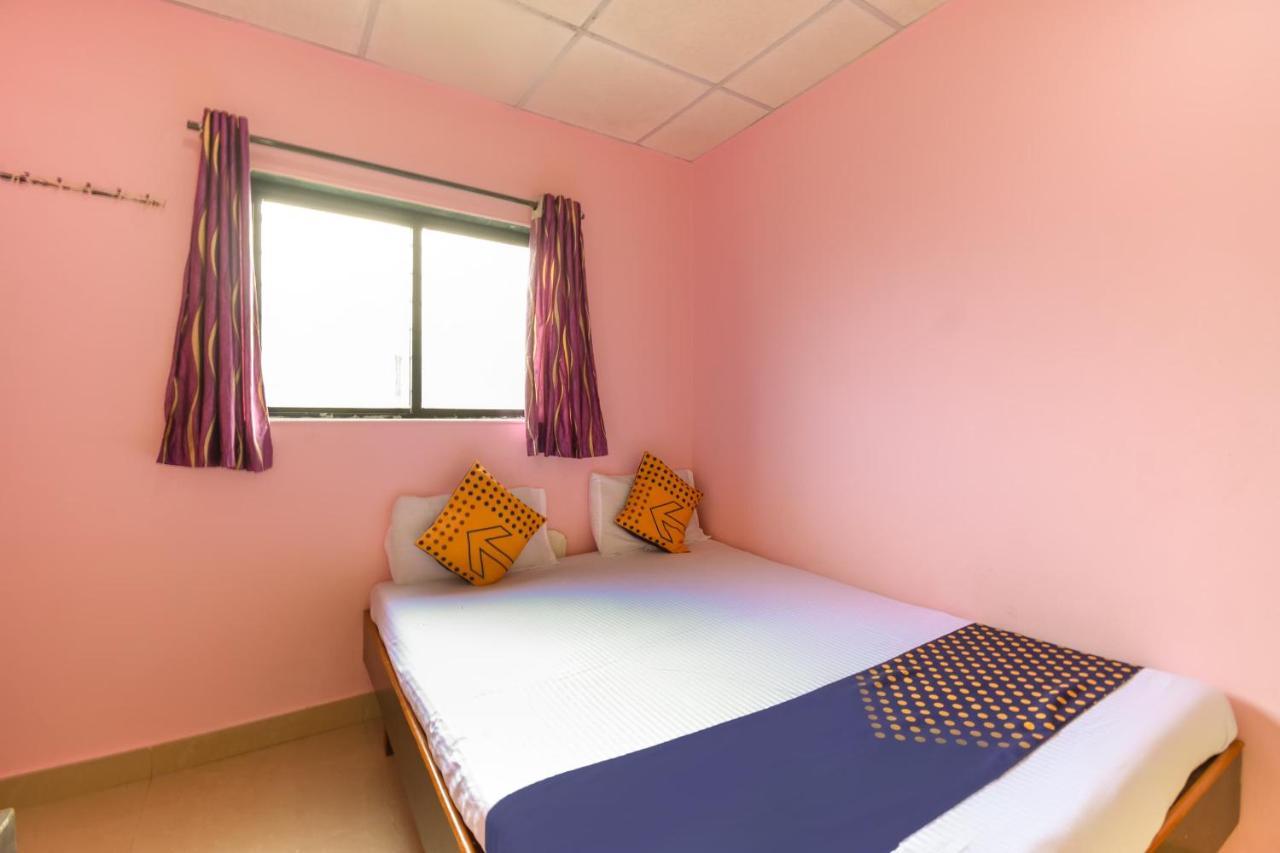 Spot On 65135 Hotel Suvarna Samrat Lodge Khamshet Exterior foto
