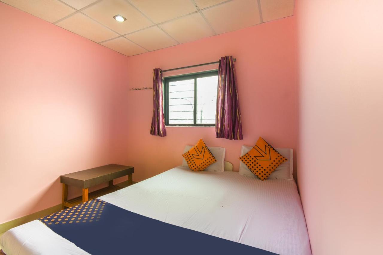 Spot On 65135 Hotel Suvarna Samrat Lodge Khamshet Exterior foto