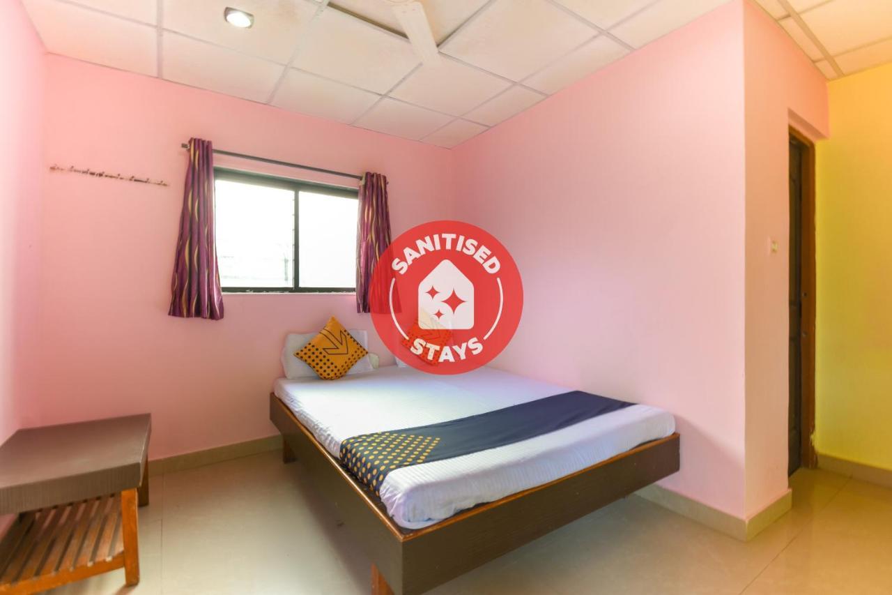 Spot On 65135 Hotel Suvarna Samrat Lodge Khamshet Exterior foto