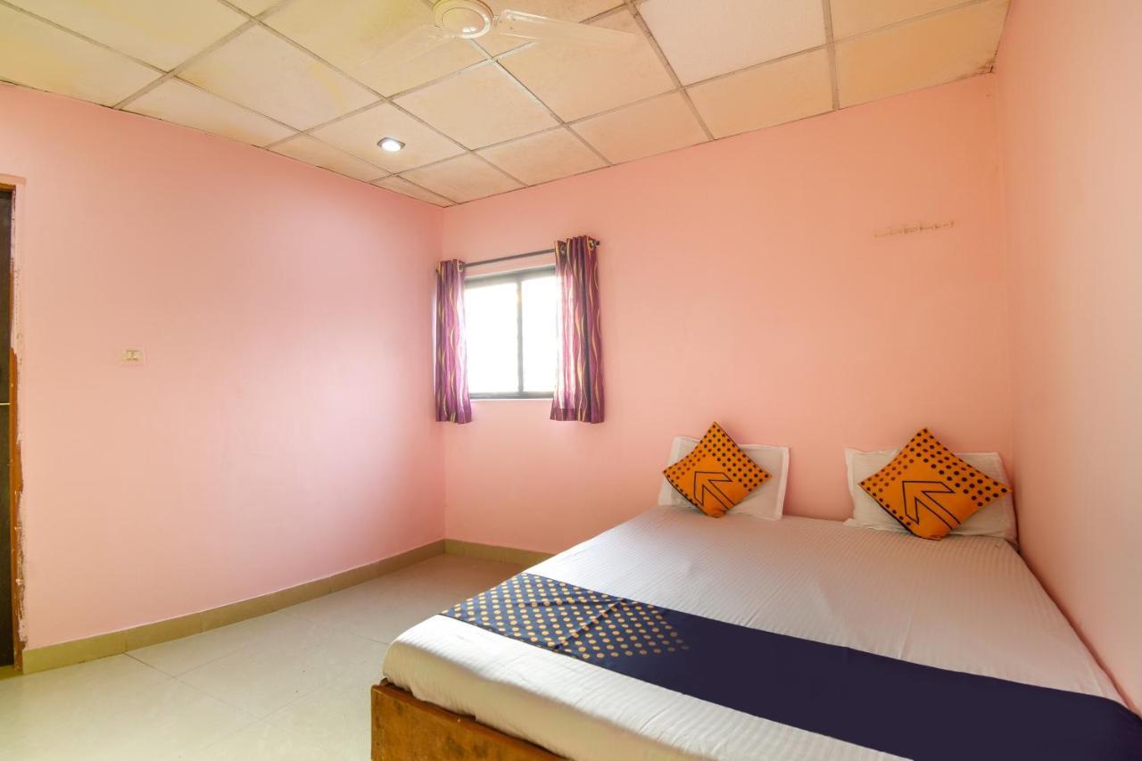 Spot On 65135 Hotel Suvarna Samrat Lodge Khamshet Exterior foto