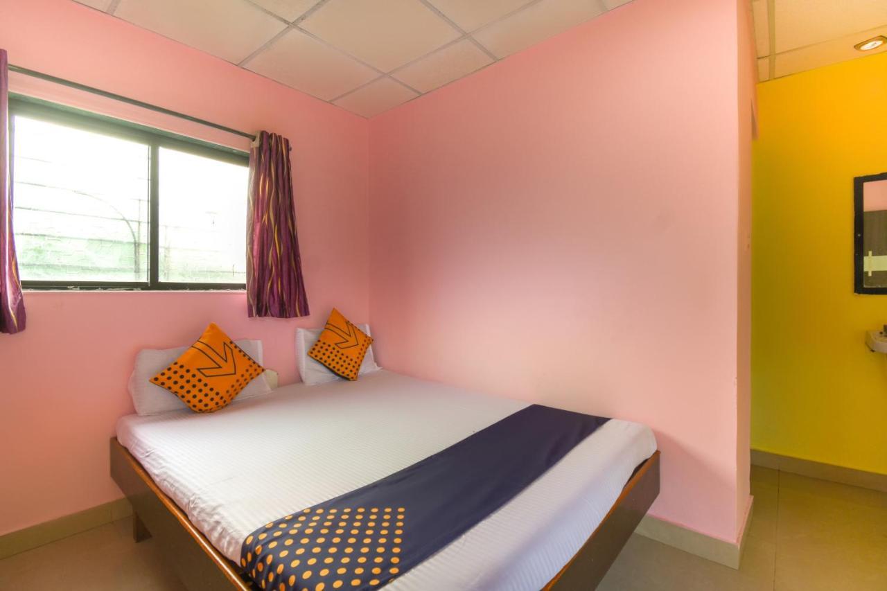 Spot On 65135 Hotel Suvarna Samrat Lodge Khamshet Exterior foto