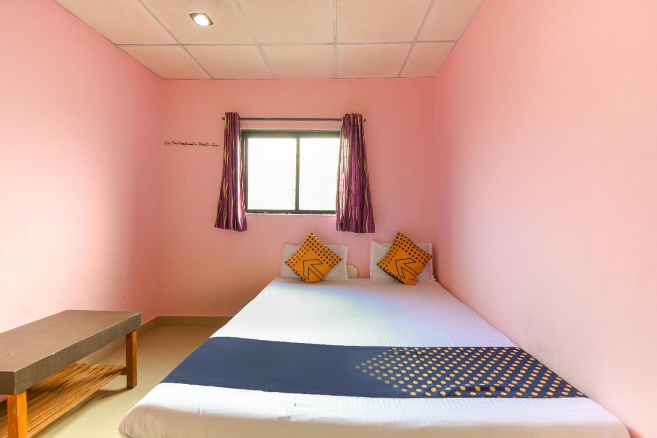 Spot On 65135 Hotel Suvarna Samrat Lodge Khamshet Exterior foto