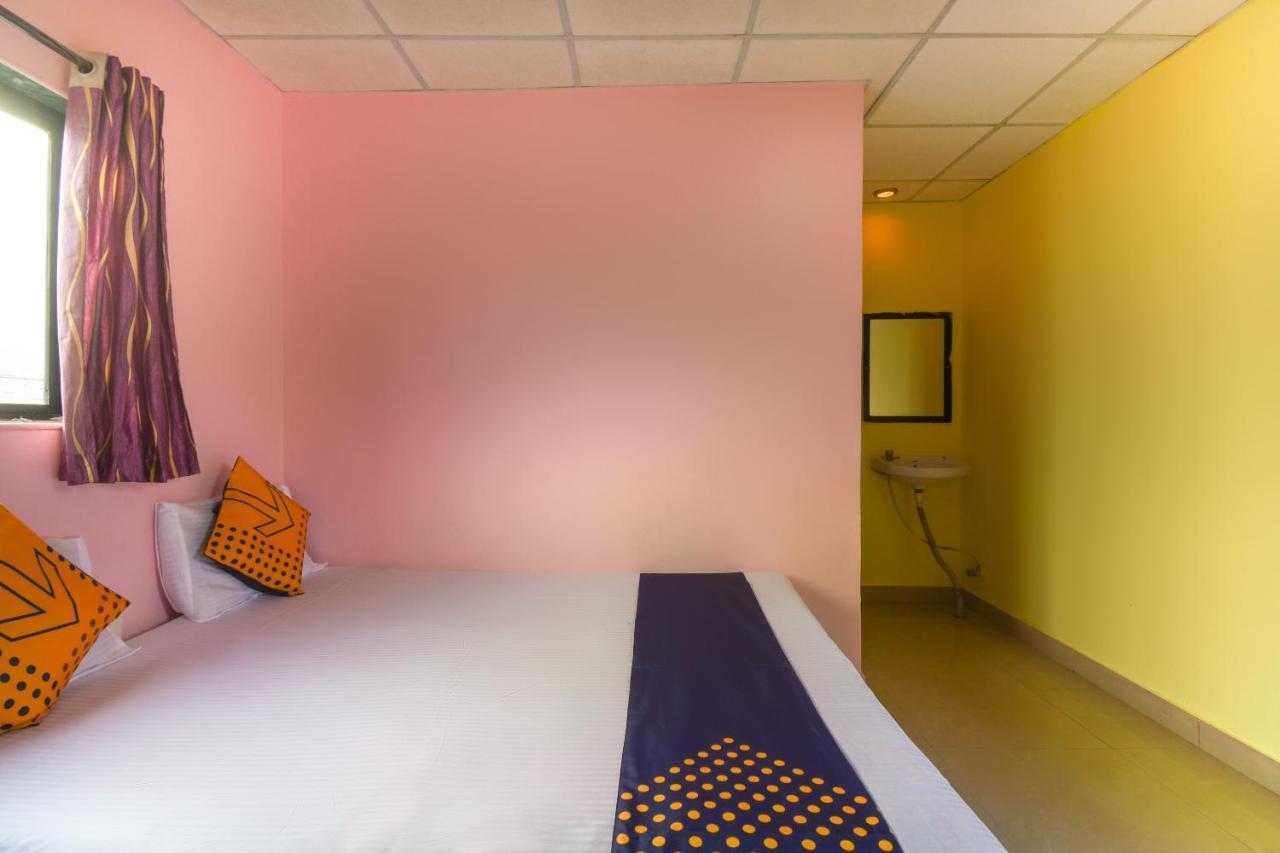 Spot On 65135 Hotel Suvarna Samrat Lodge Khamshet Exterior foto
